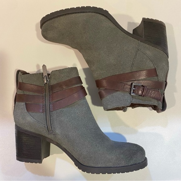 Sam Edelman Woman’s Chelsea Boots - Picture 3 of 11